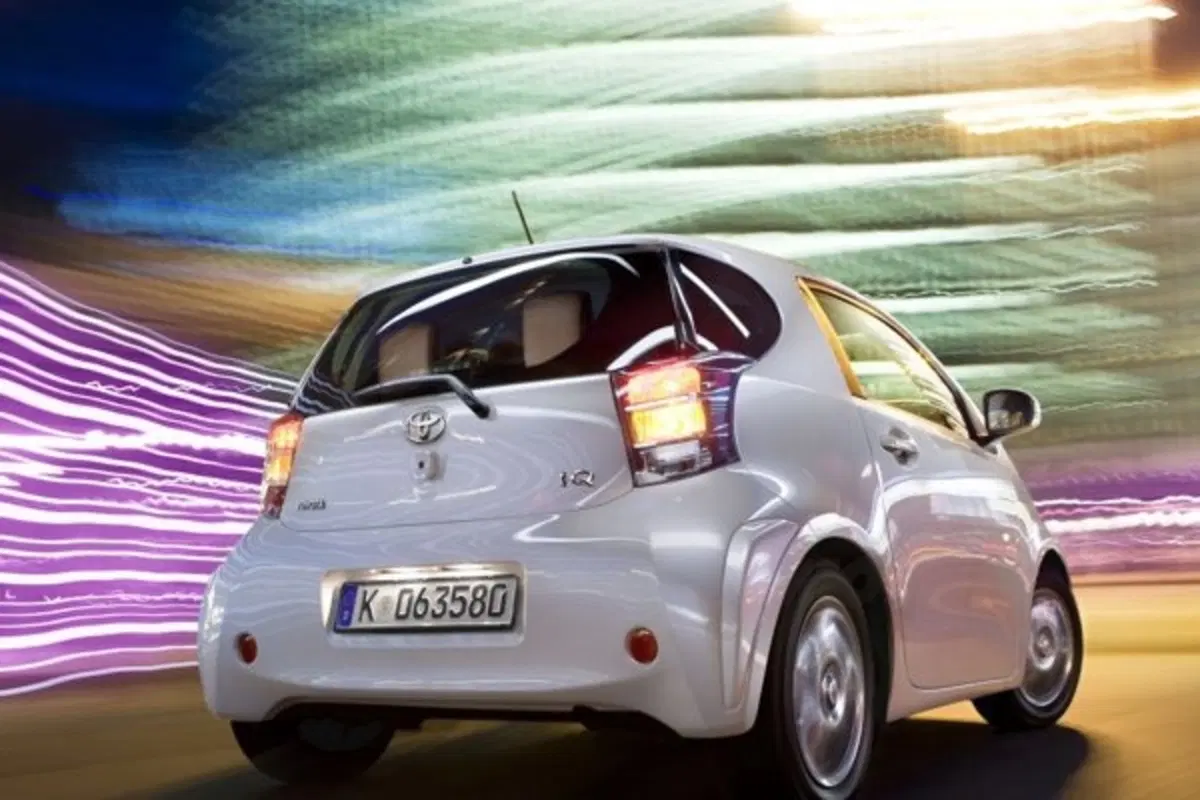Toyota iQ 1.3 (2)