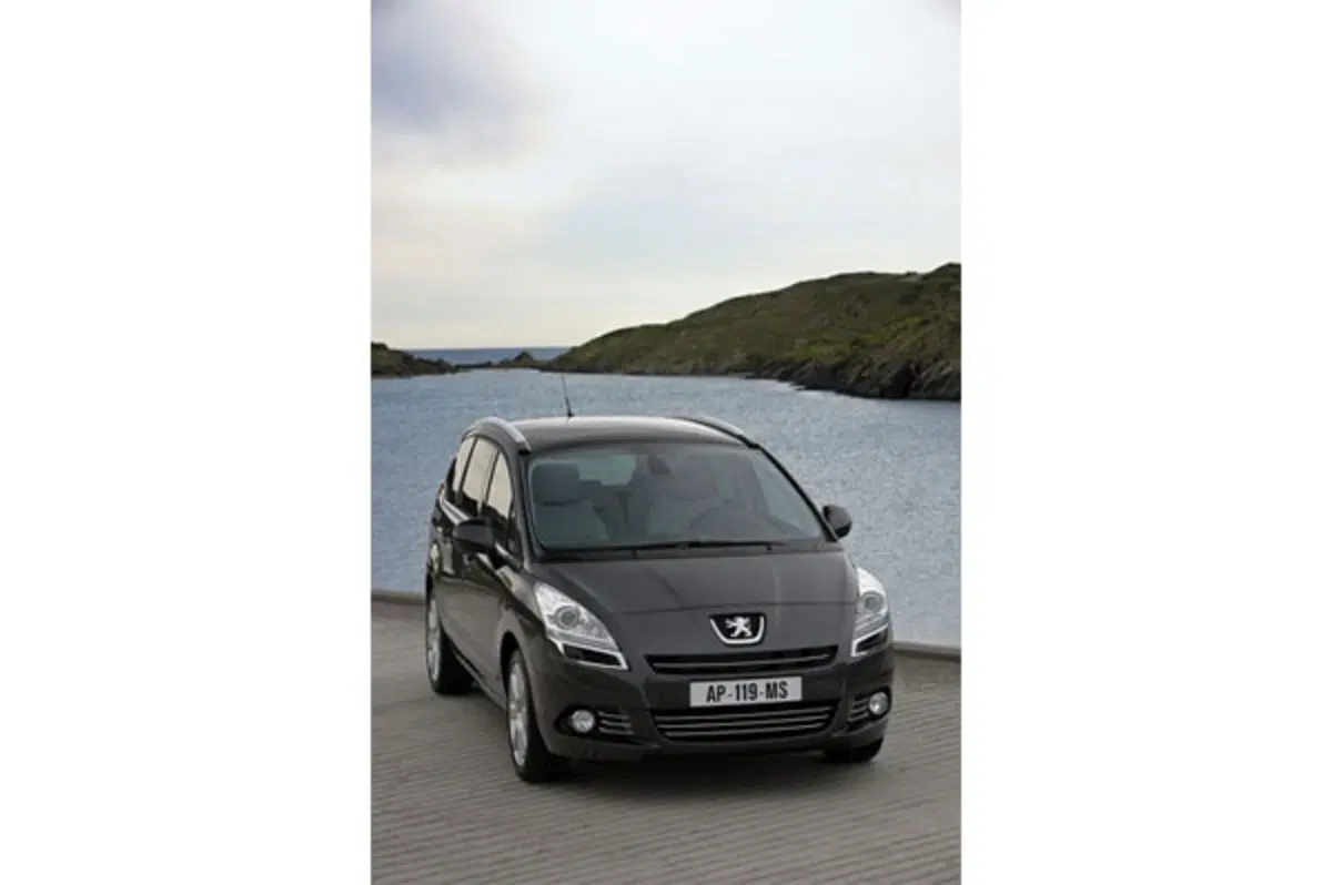 Peugeot 5008 (2)