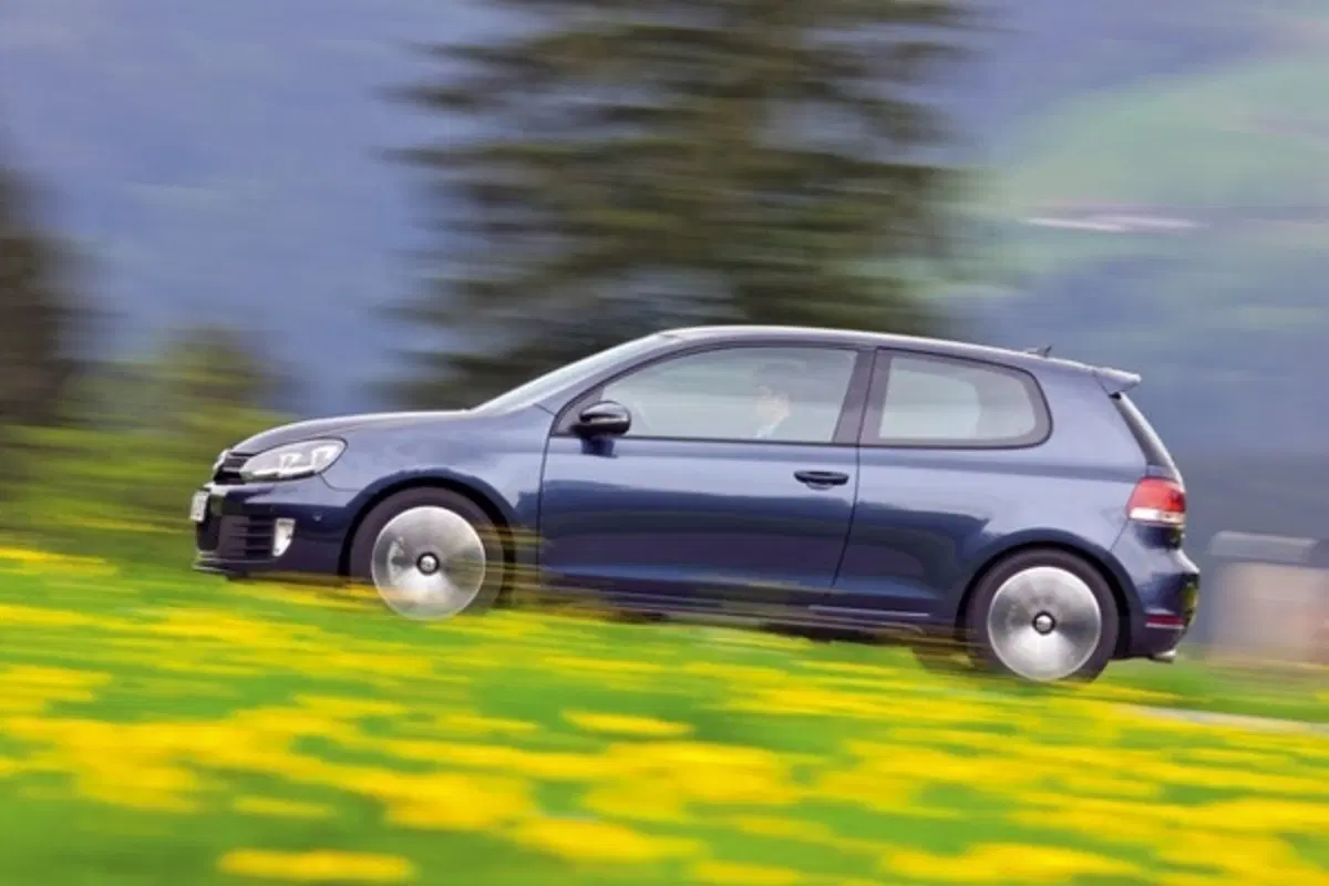 Volkswagen Golf VI GTD (4)