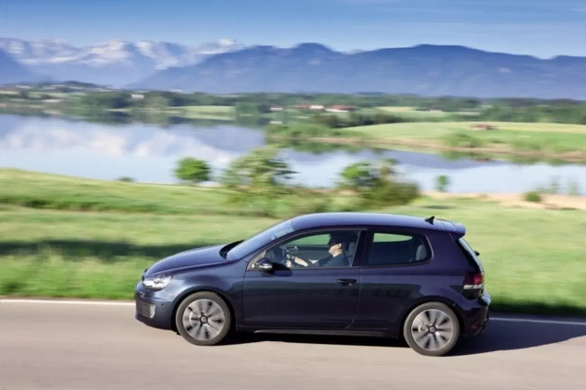 Volkswagen Golf VI GTD (7)