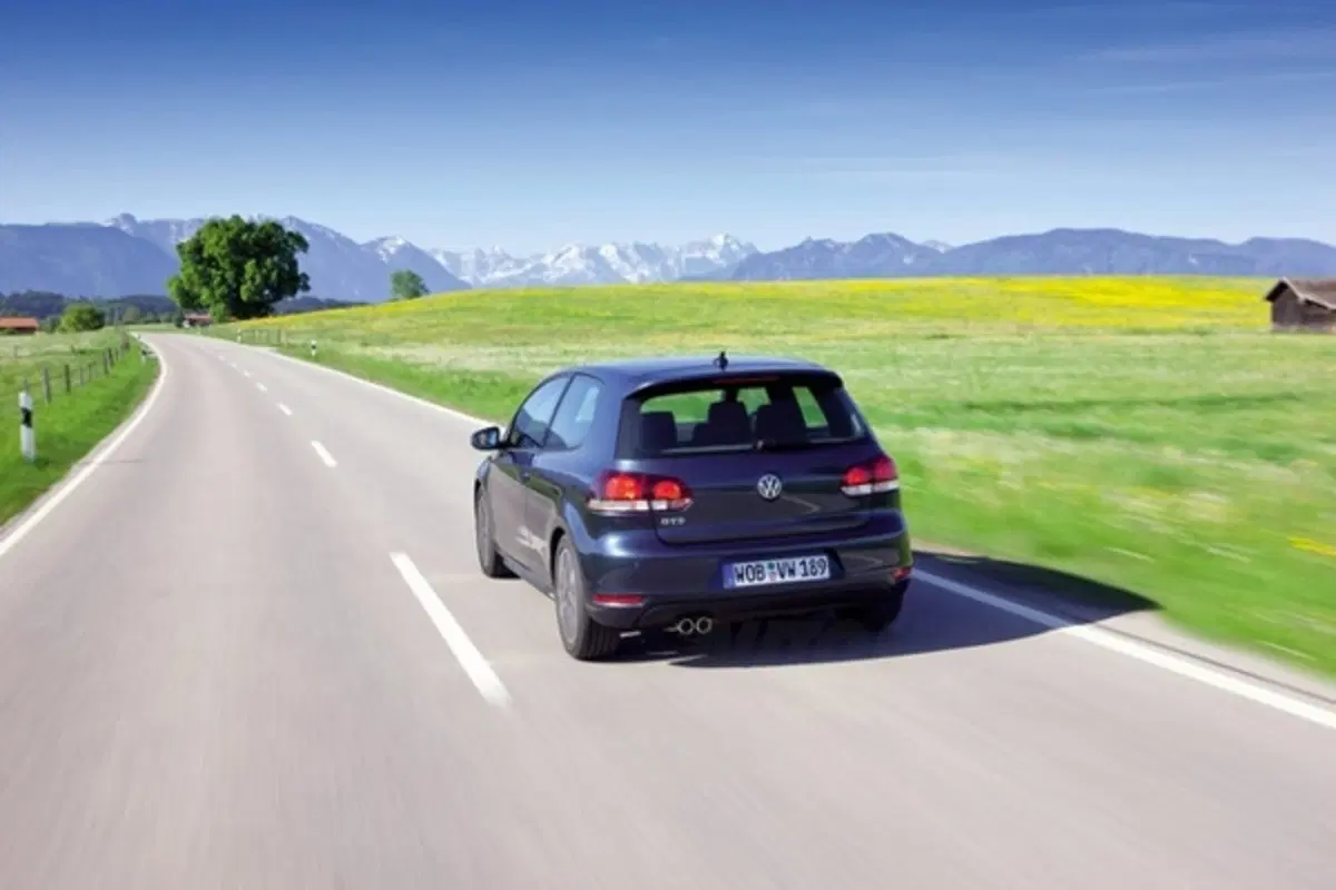 Volkswagen Golf VI GTD (8)