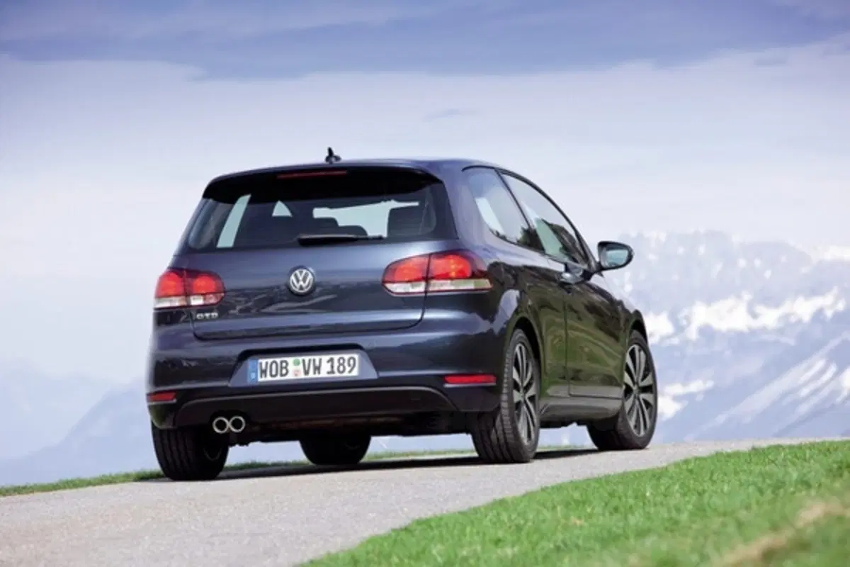 Volkswagen Golf VI GTD (17)