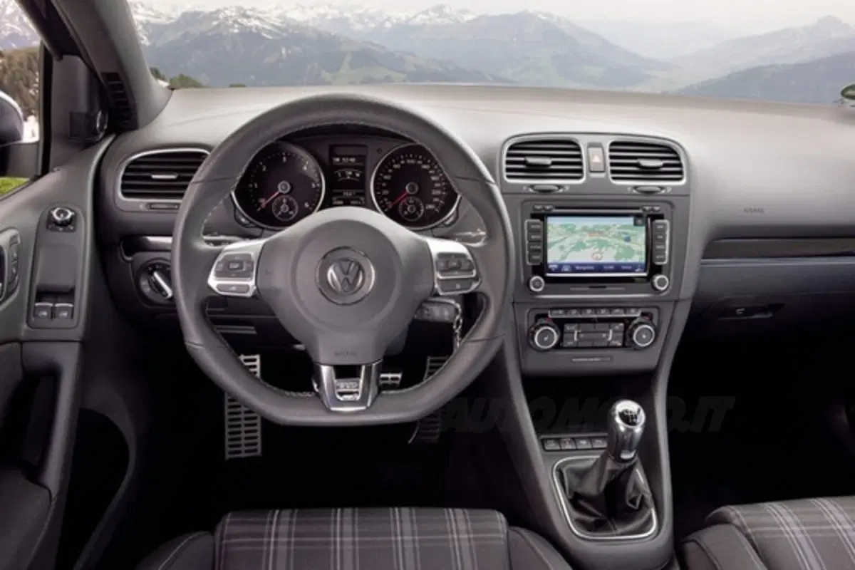 Volkswagen Golf VI GTD (31)