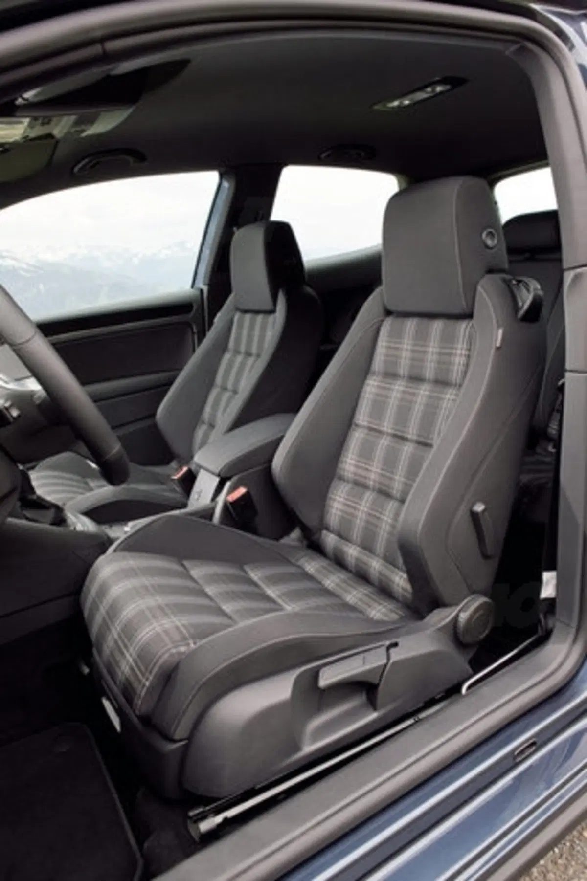 Volkswagen Golf VI GTD (32)
