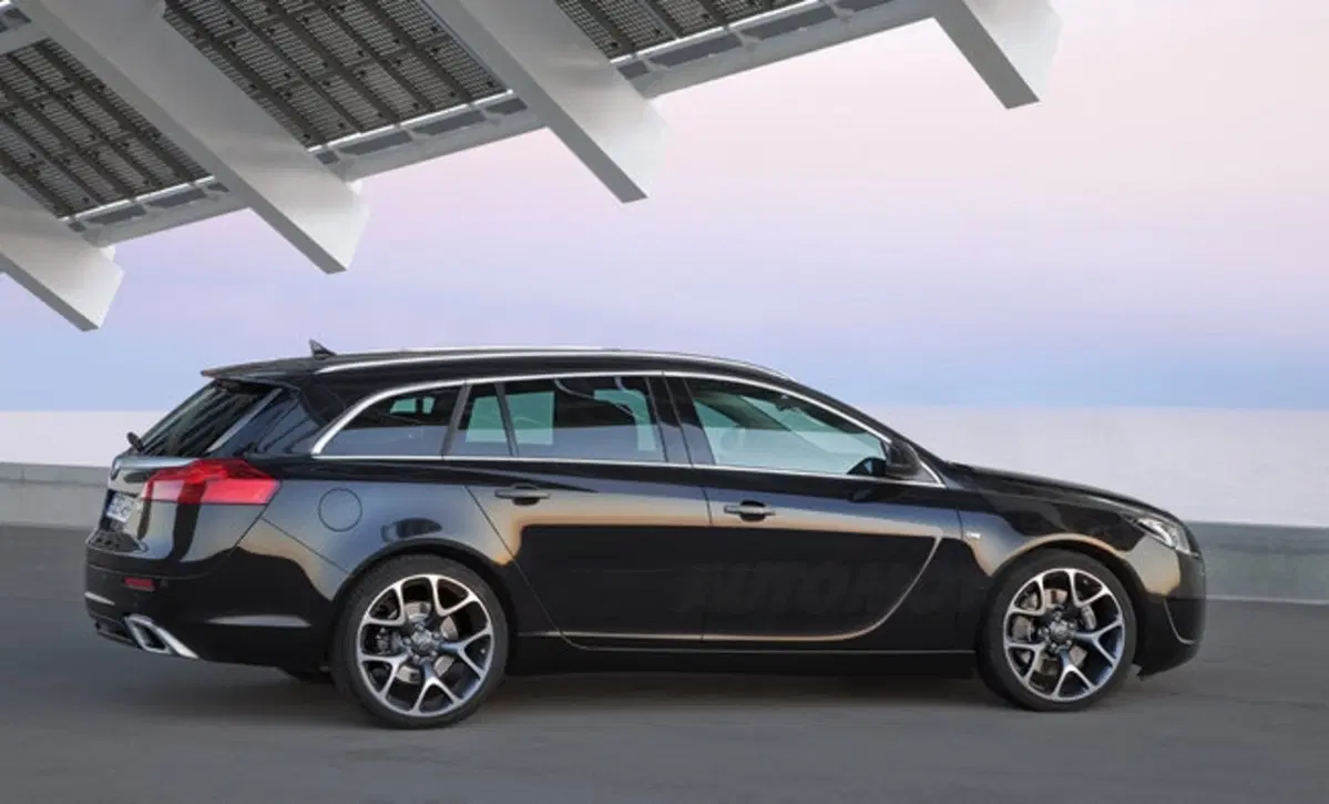 Opel Insignia Sports Tourer OPC (2)