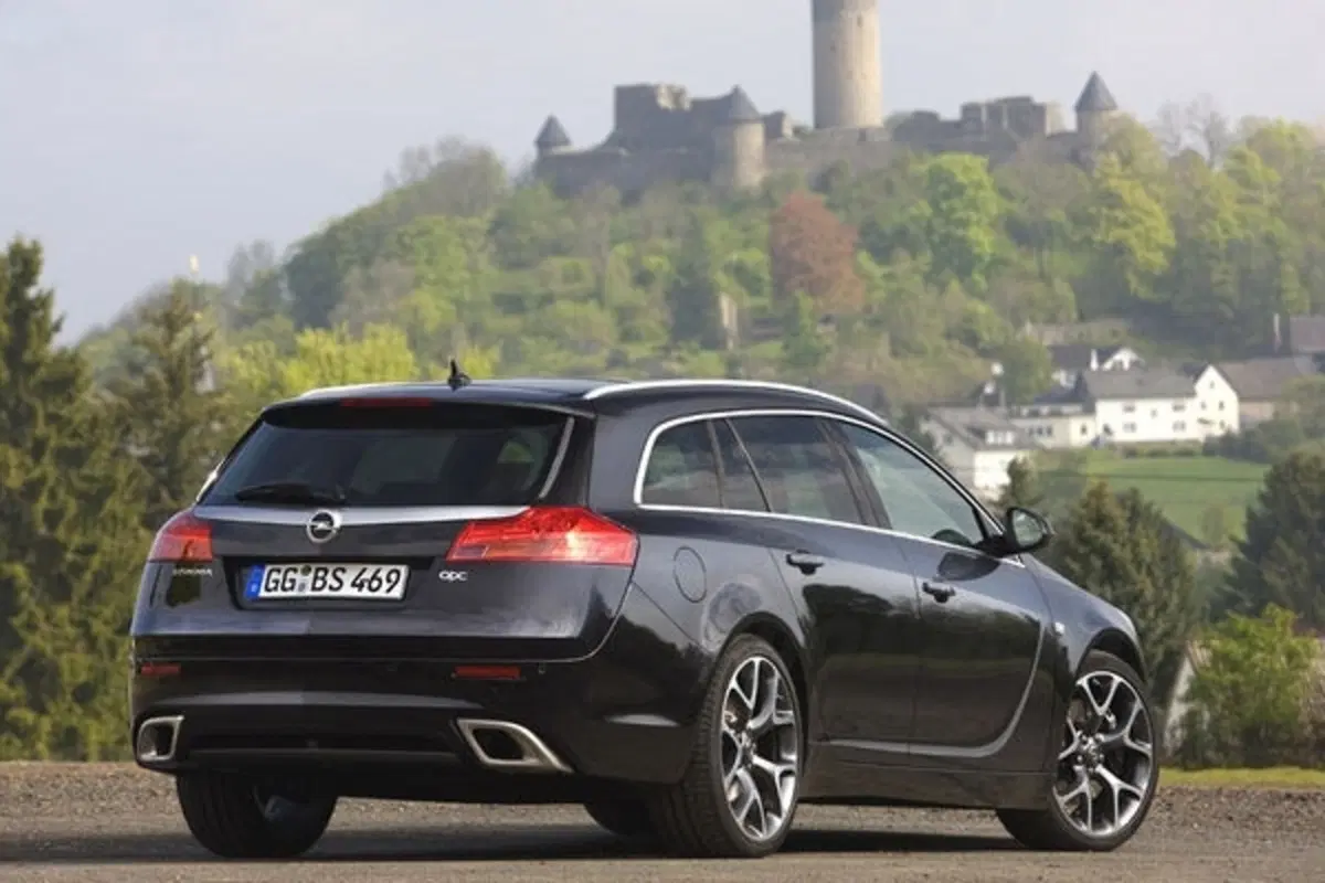 Opel Insignia Sports Tourer OPC (7)