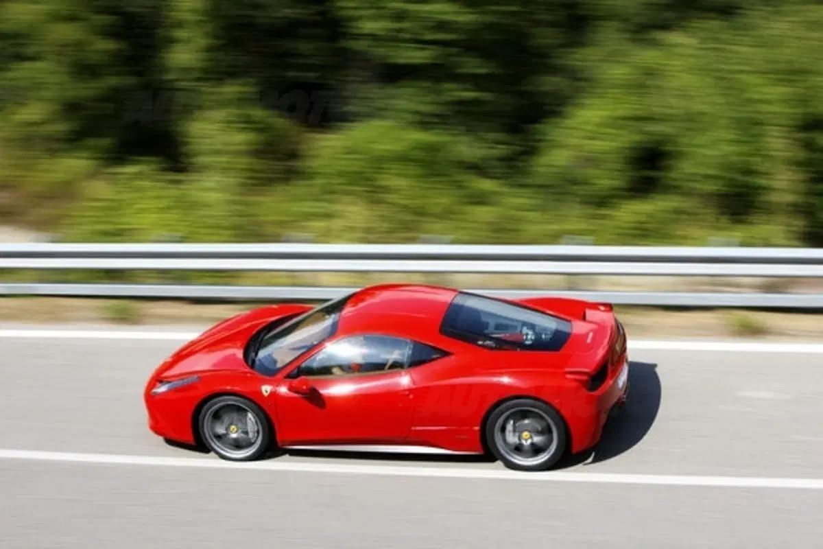 Ferrari 458 Italia (2)