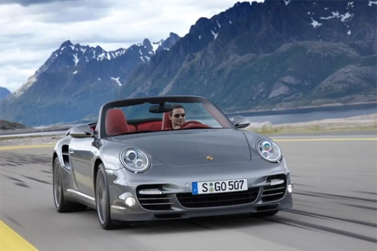 Porsche 911 Turbo restyling 2010 (4)