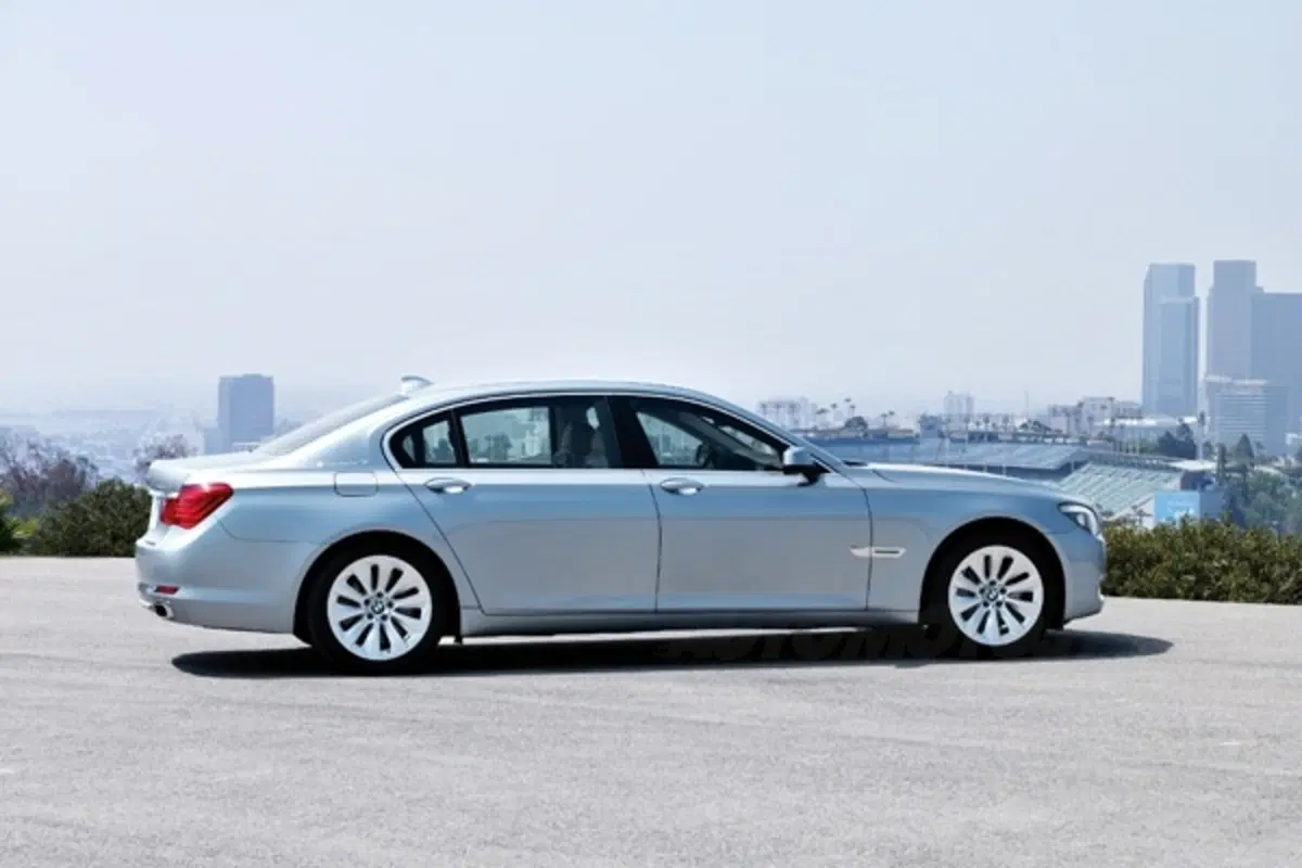 BMW ActiveHybrid 7 (13)