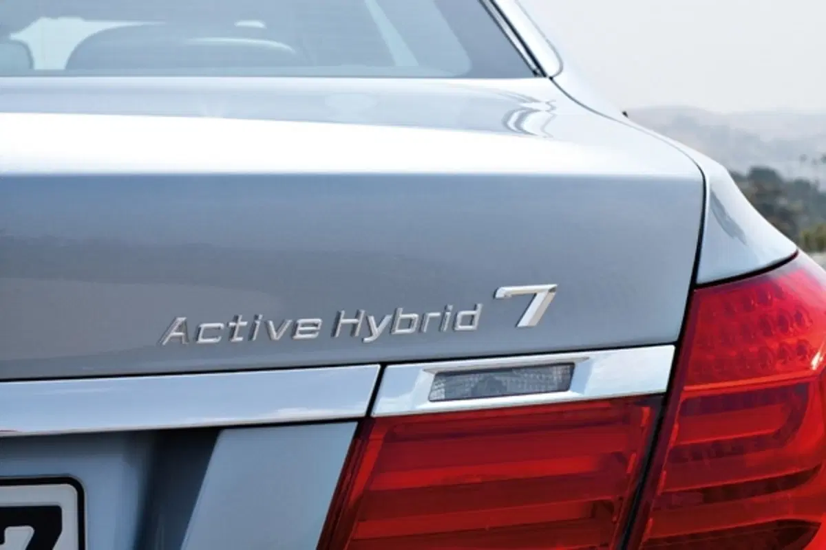 BMW ActiveHybrid 7 (17)