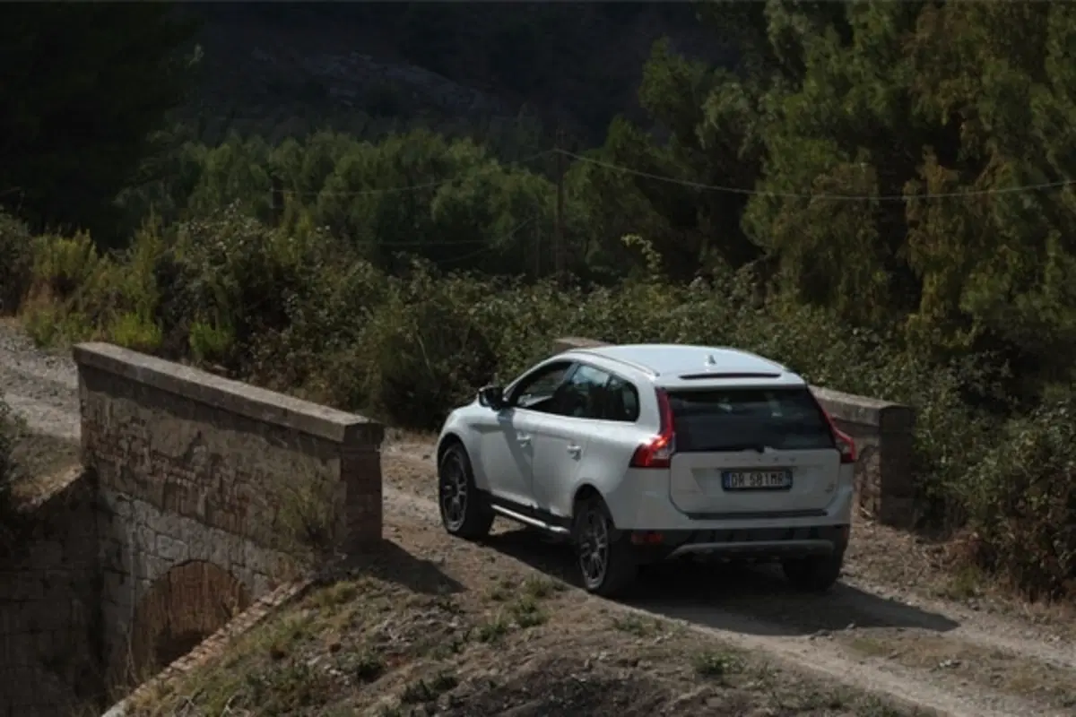 Volvo XC60 2.0T (4)