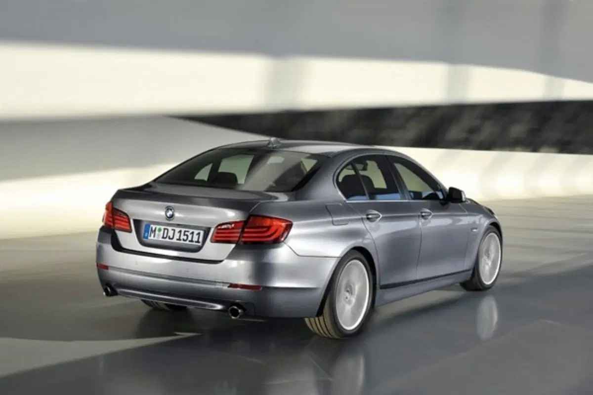 BMW Serie 5 2010 (13)