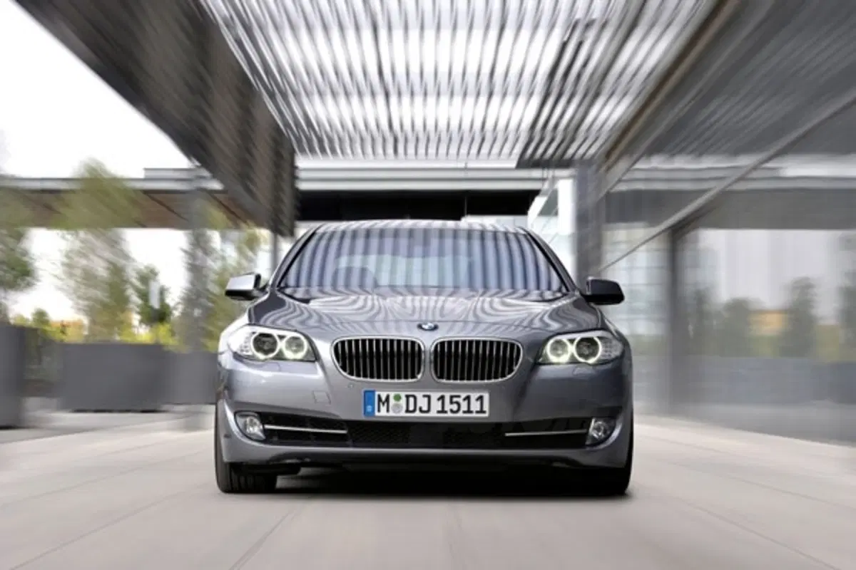 BMW Serie 5 2010 (15)