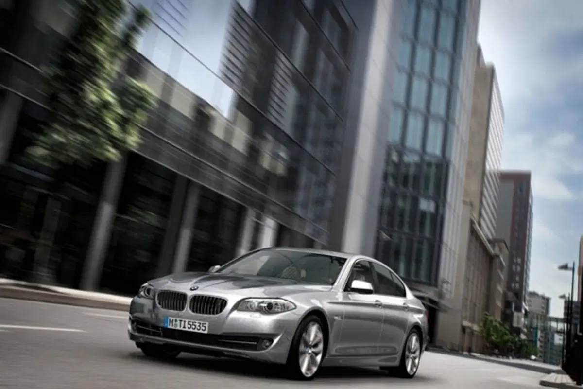 BMW Serie 5 2010 (16)