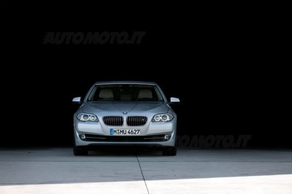 BMW Serie 5 2010 (18)