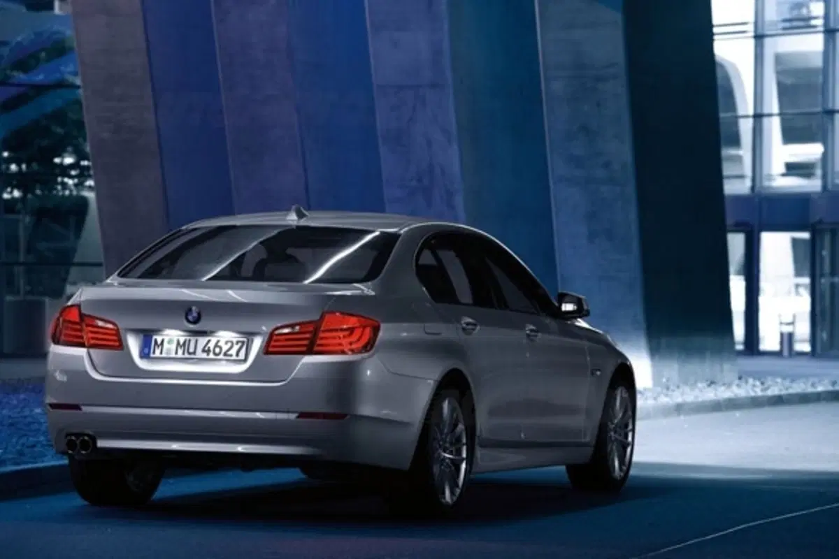 BMW Serie 5 2010 (24)