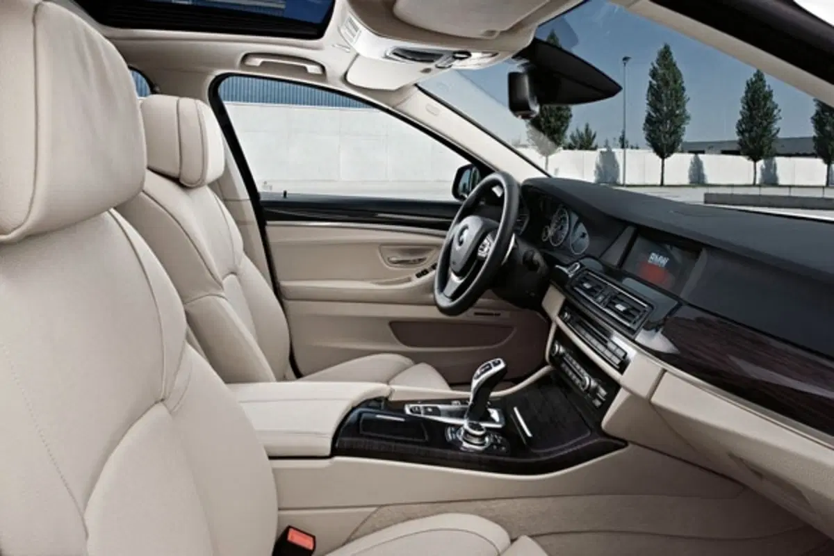 BMW Serie 5 2010 (26)