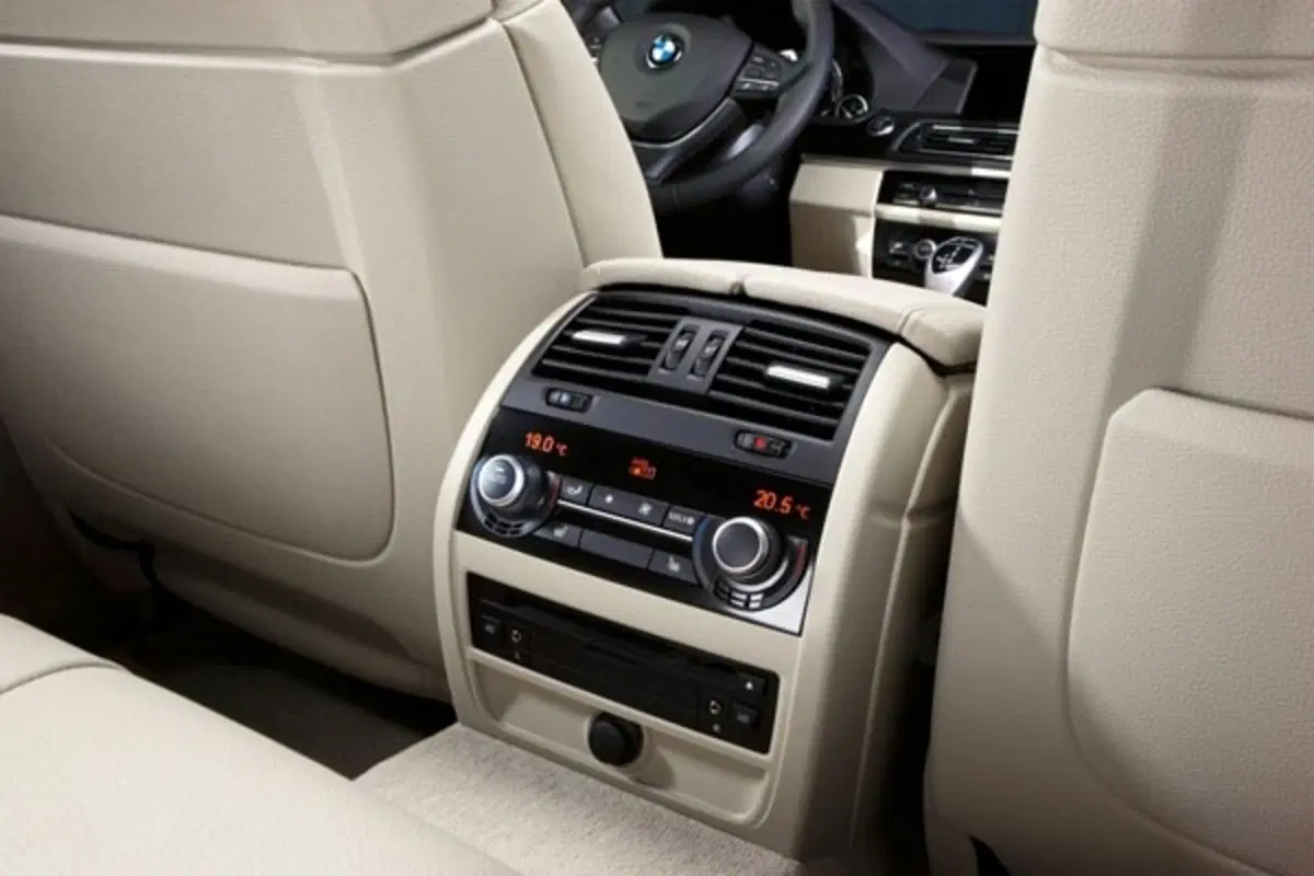 BMW Serie 5 2010 (30)