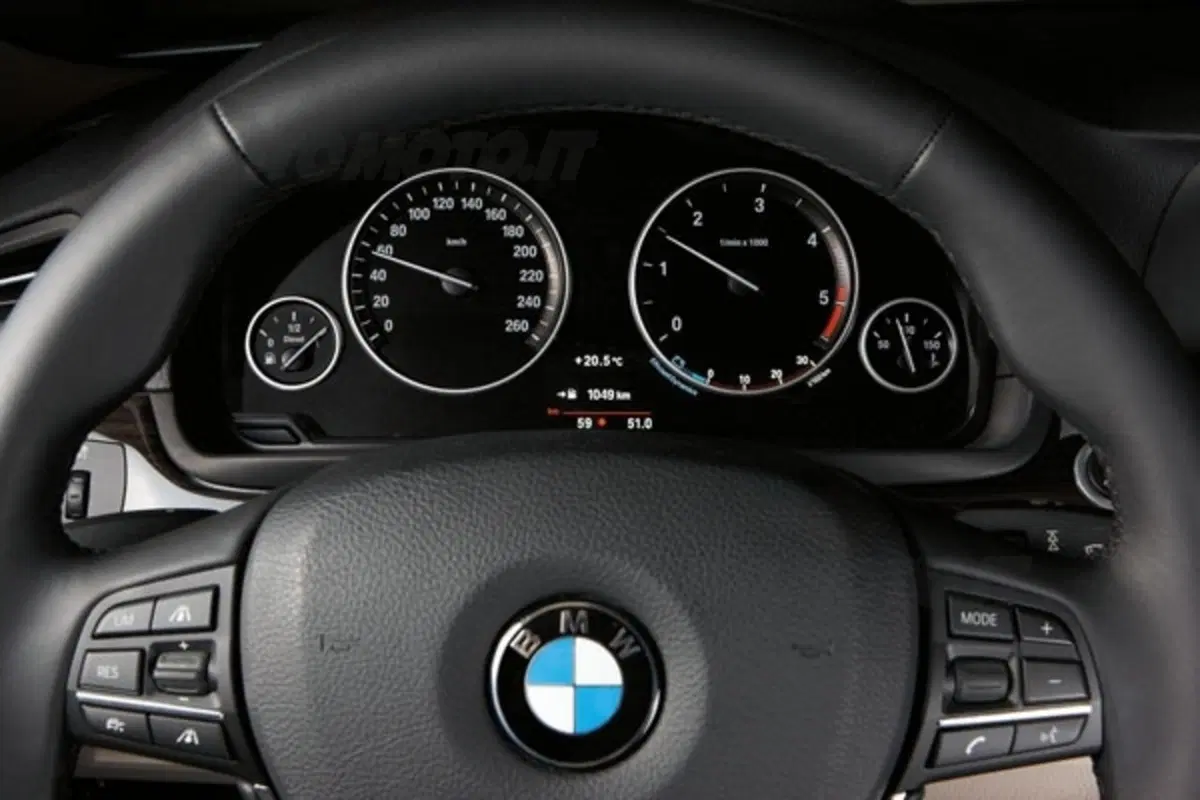BMW Serie 5 2010 (35)