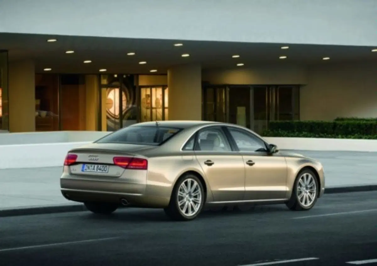 Audi A8 2010 (4)