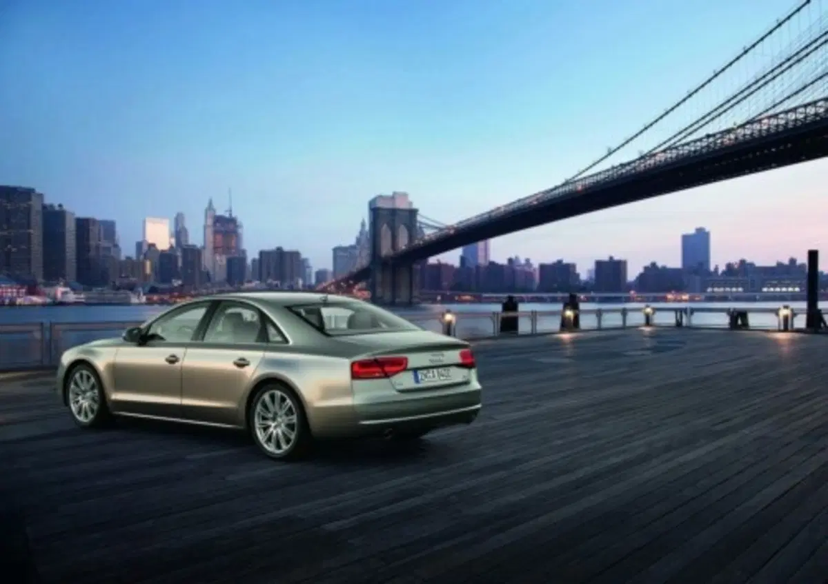 Audi A8 2010 (5)