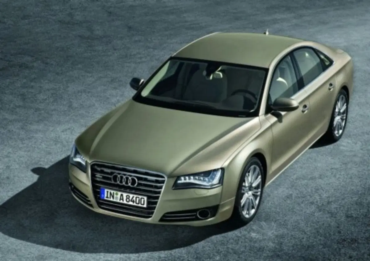 Audi A8 2010 (6)