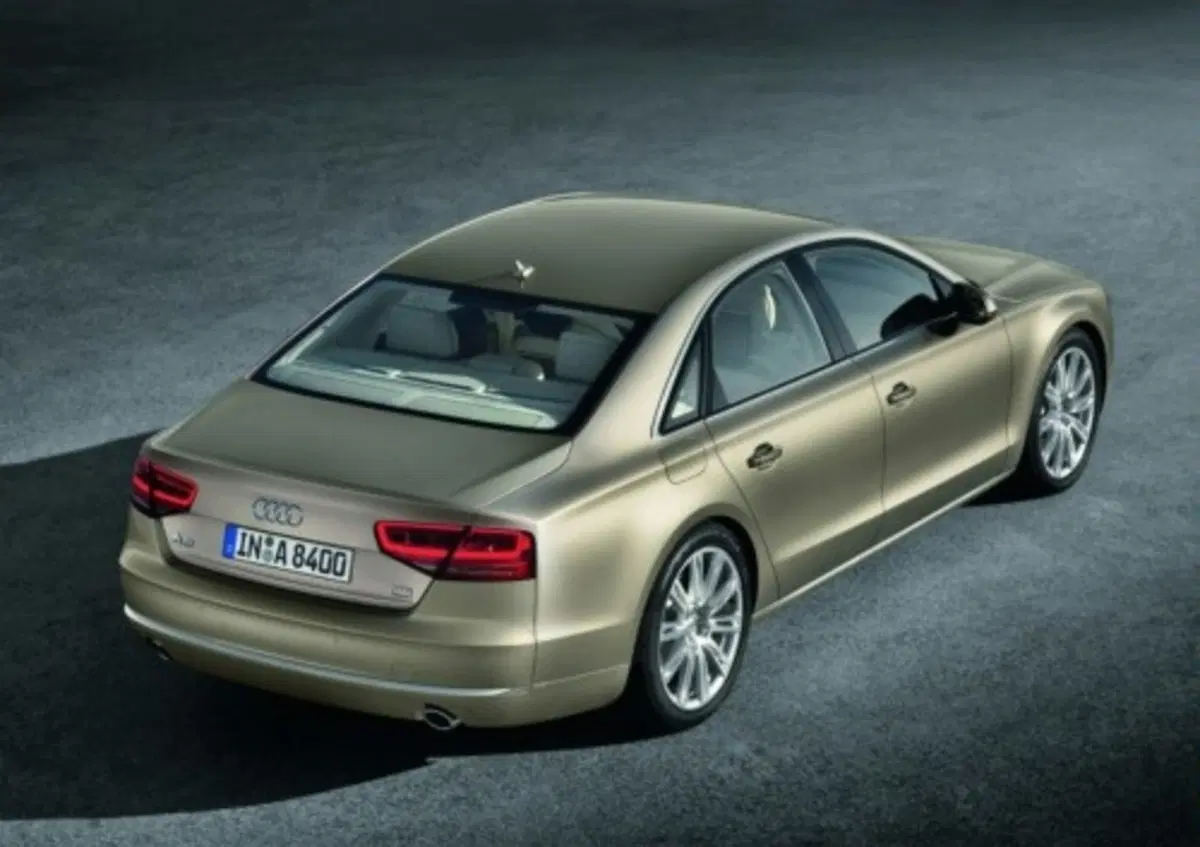 Audi A8 2010 (8)