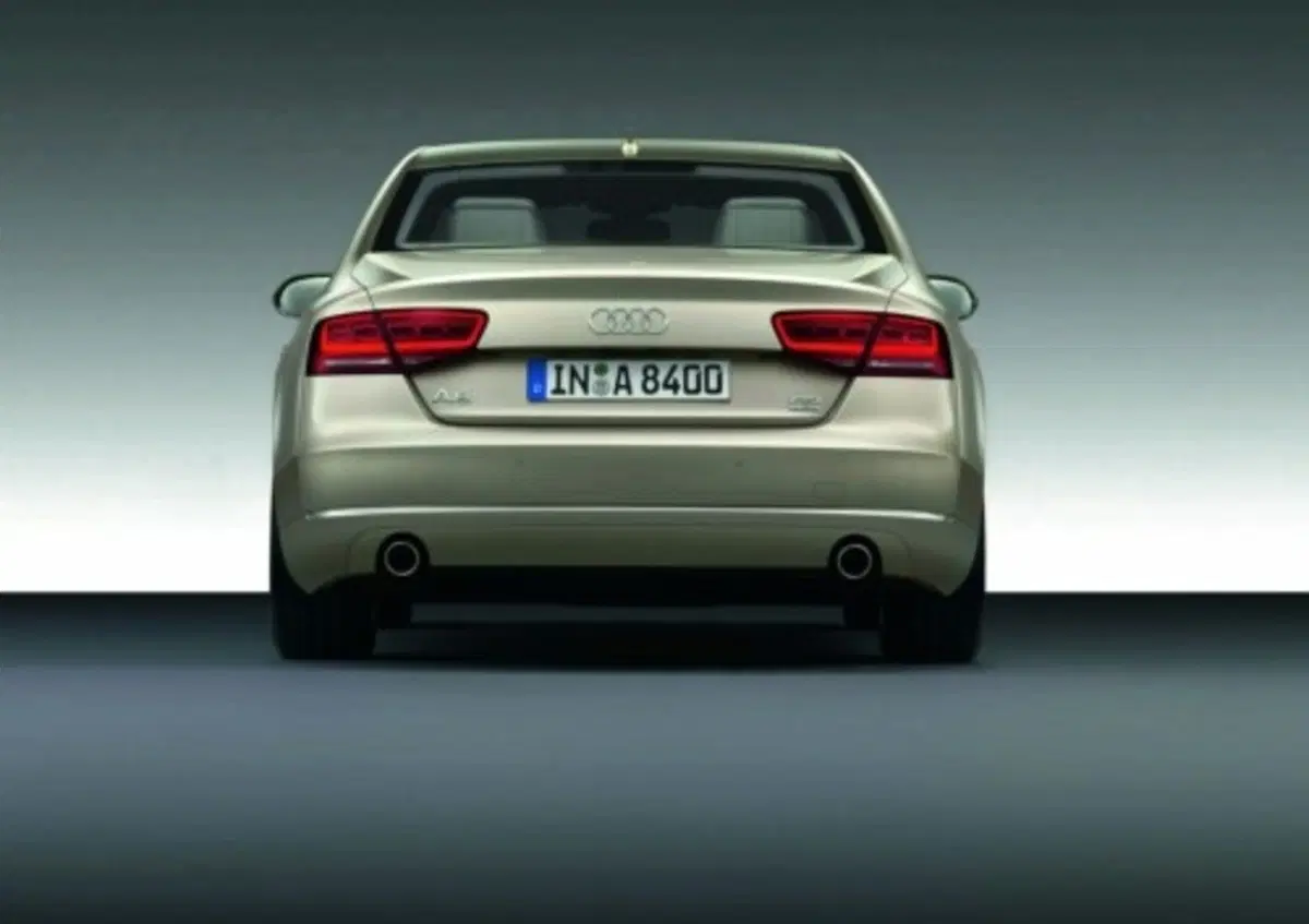Audi A8 2010 (9)