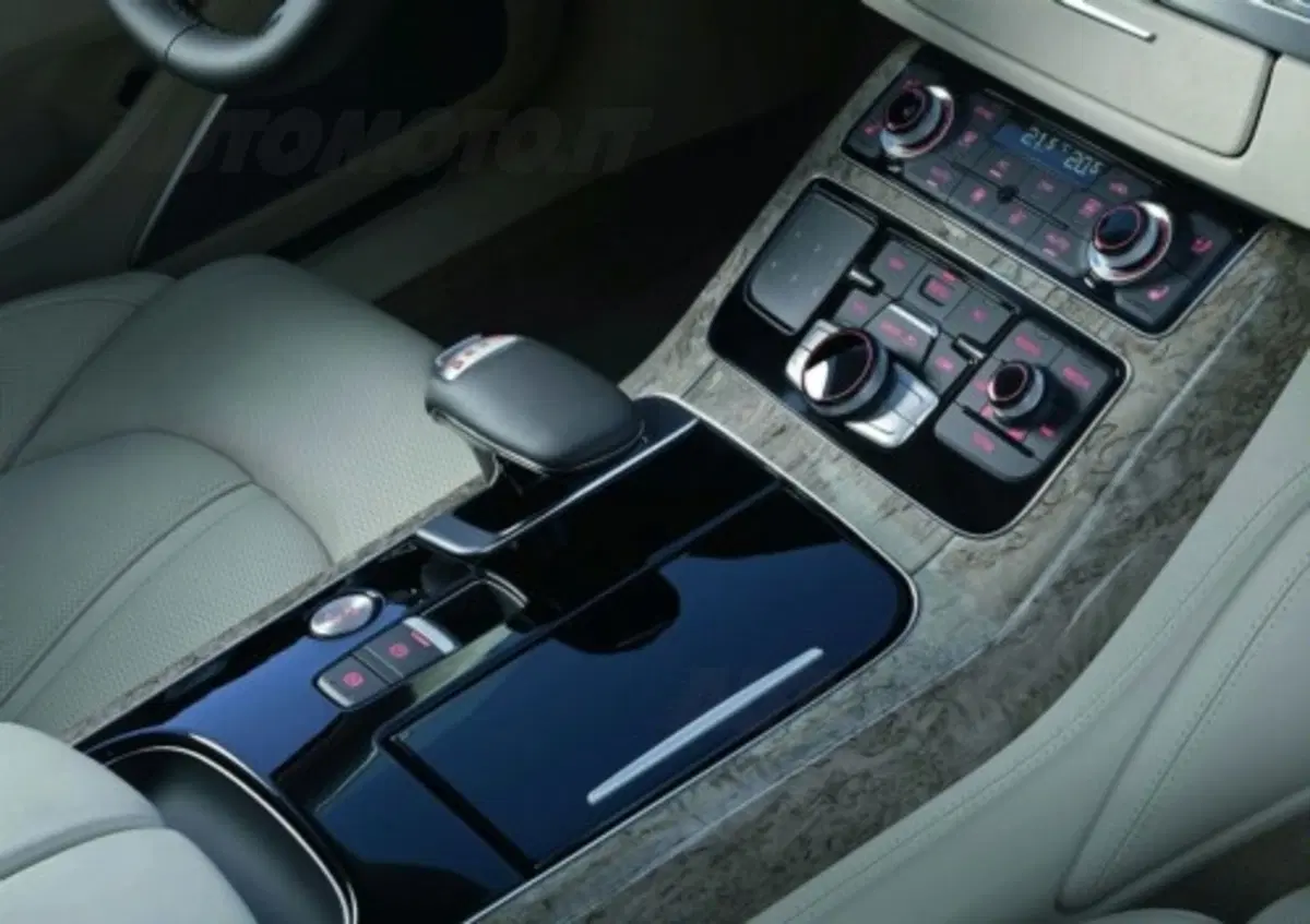 Audi A8 2010 (29)