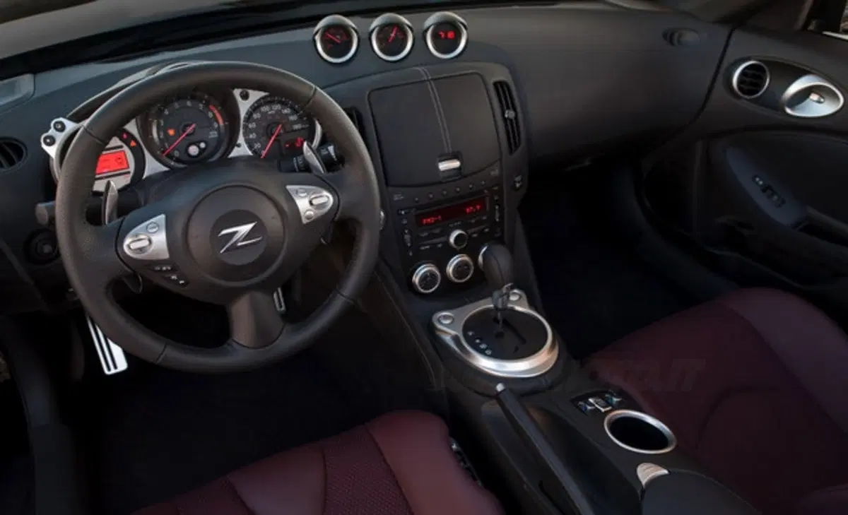 Nissan 370Z Roadster (13)