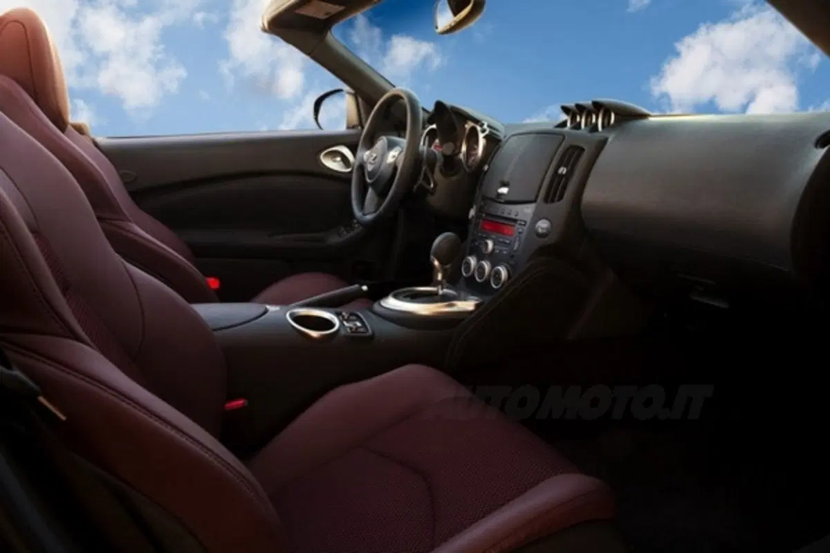 Nissan 370Z Roadster (14)