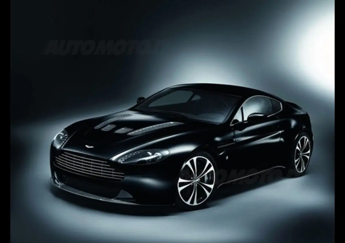 Aston Martin V12 Vantage e DBS Carbon Black