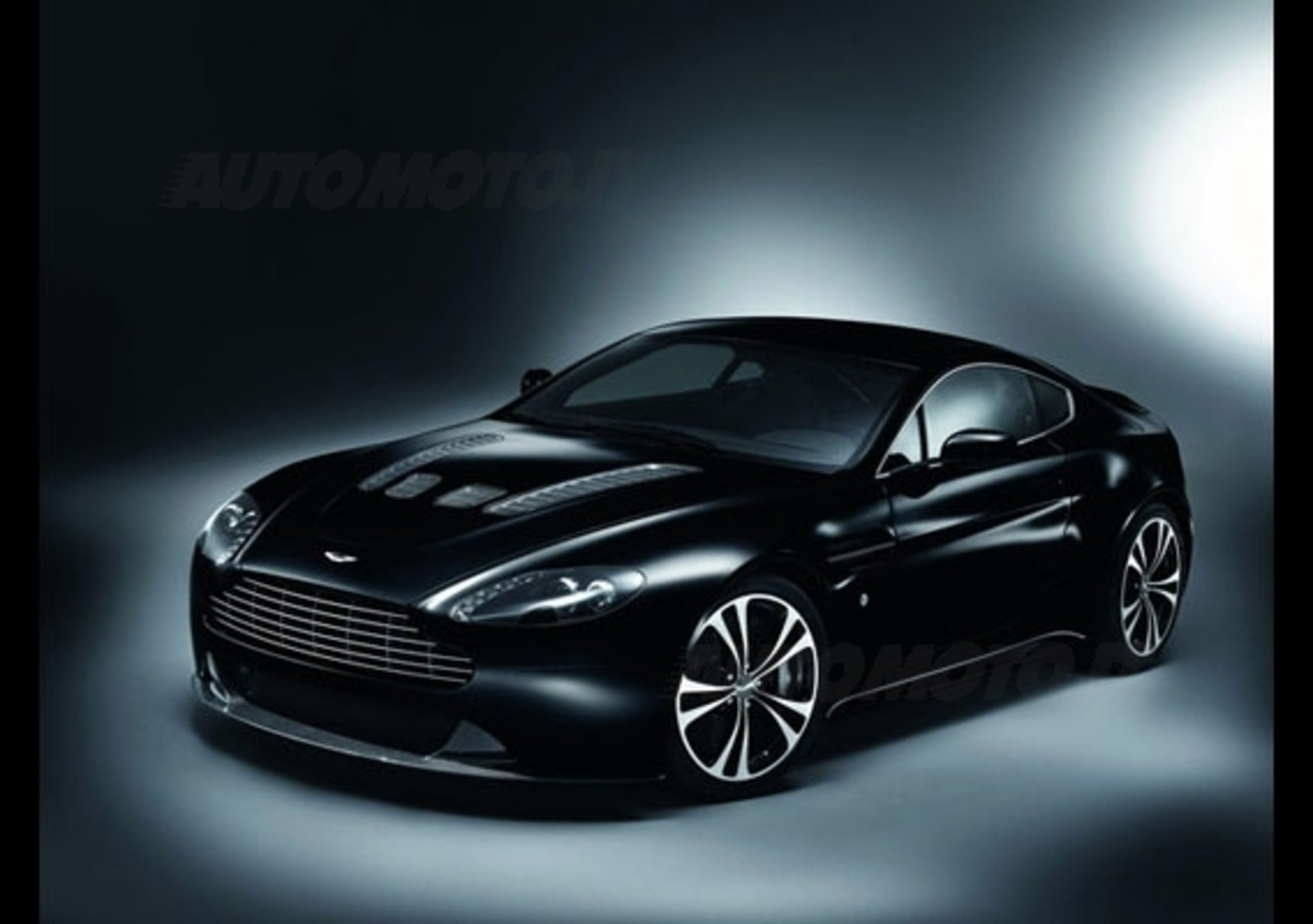 Aston Martin V12 Vantage e DBS Carbon Black