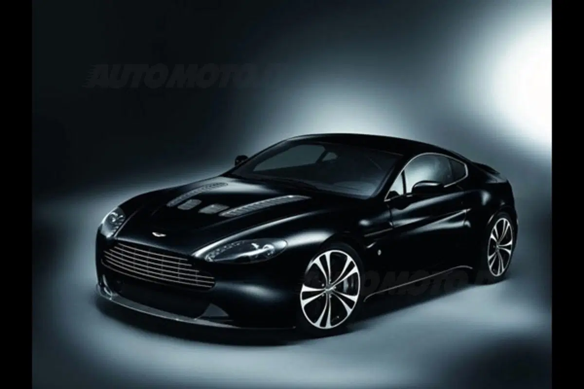 Aston Martin V12 Vantage e DBS Carbon Black