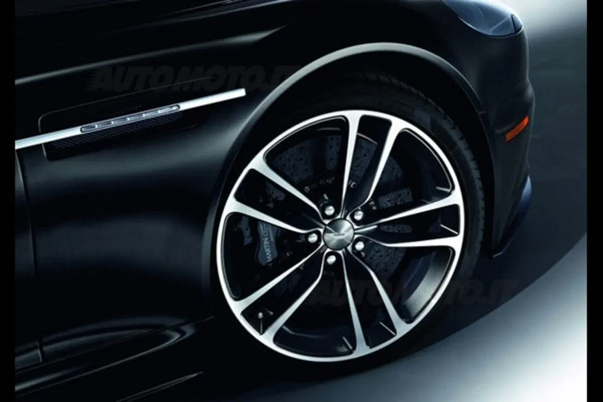 Aston Martin V12 Vantage e DBS Carbon Black (4)