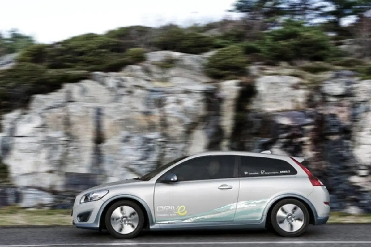 Volvo C30S (8)