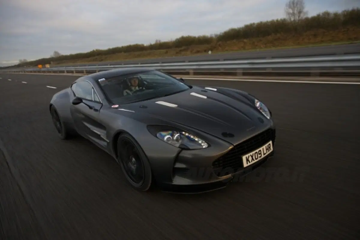 354,86 km/h per la Aston Martin One-77 (2)