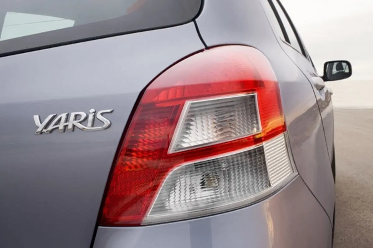 Toyota Yaris 2010 (6)