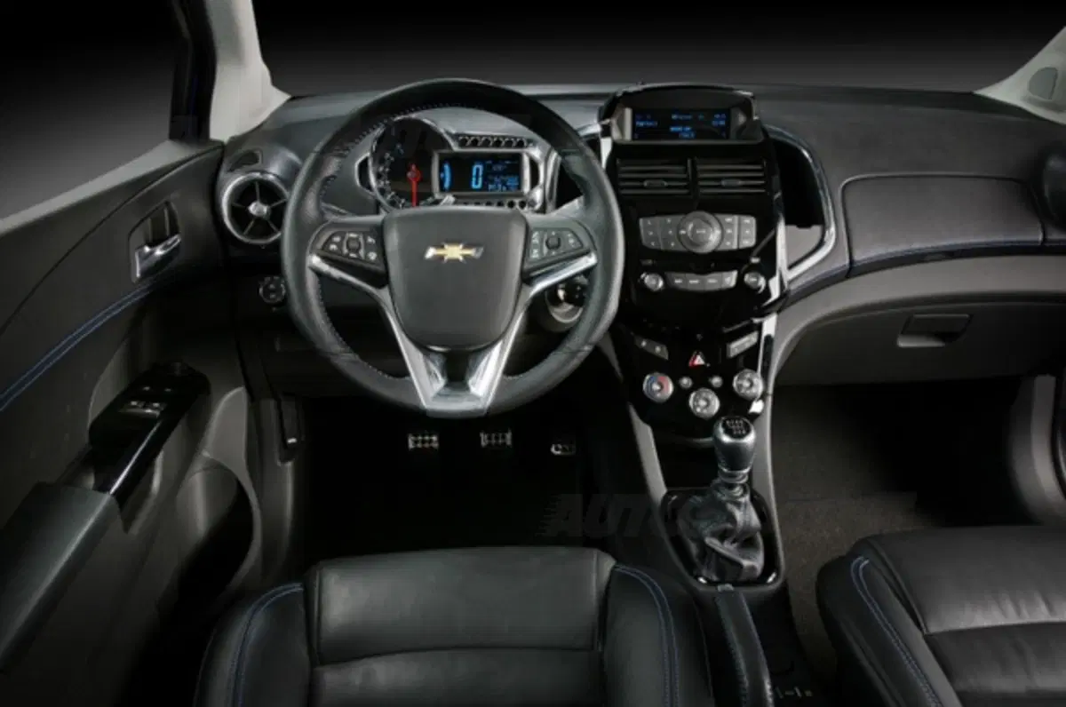 Chevrolet Aveo RS (9)