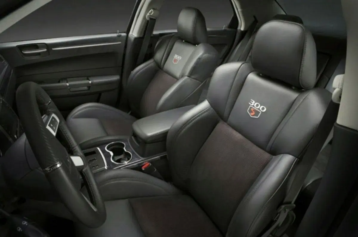Chrysler 300 S6 ed S8 (7)