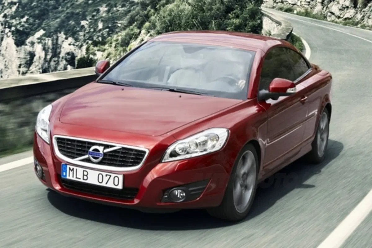 Volvo C70 (3)