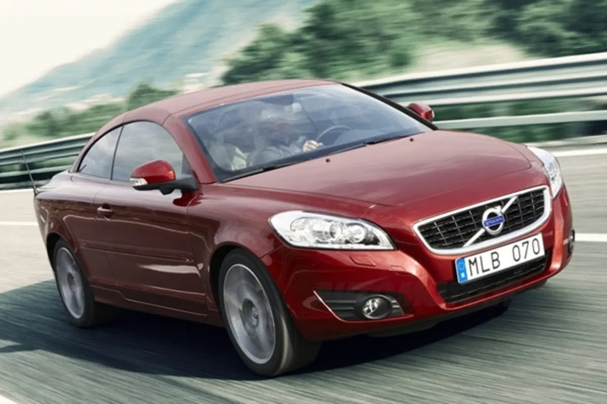 Volvo C70 (4)