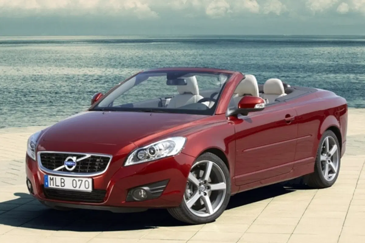 Volvo C70 (10)