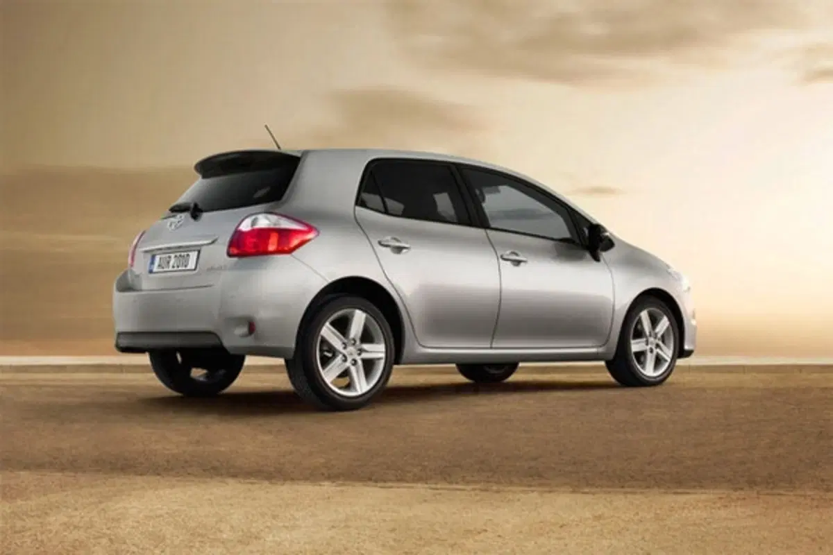 Toyota Auris 2010 (2)