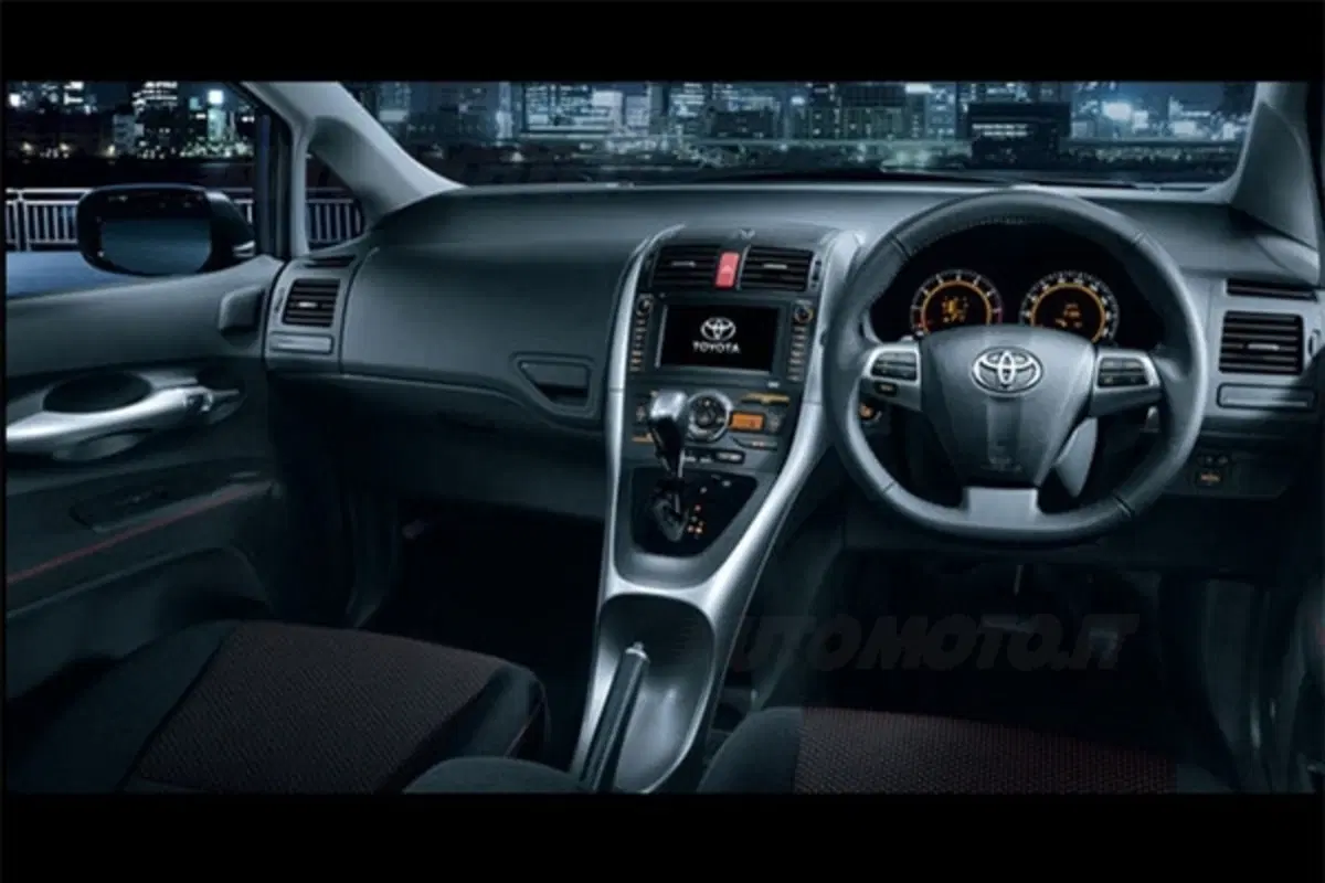 Toyota Auris 2010 (7)