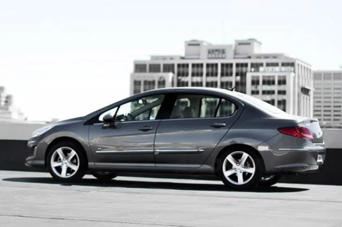 Peugeot 408: solo per i cinesi (4)