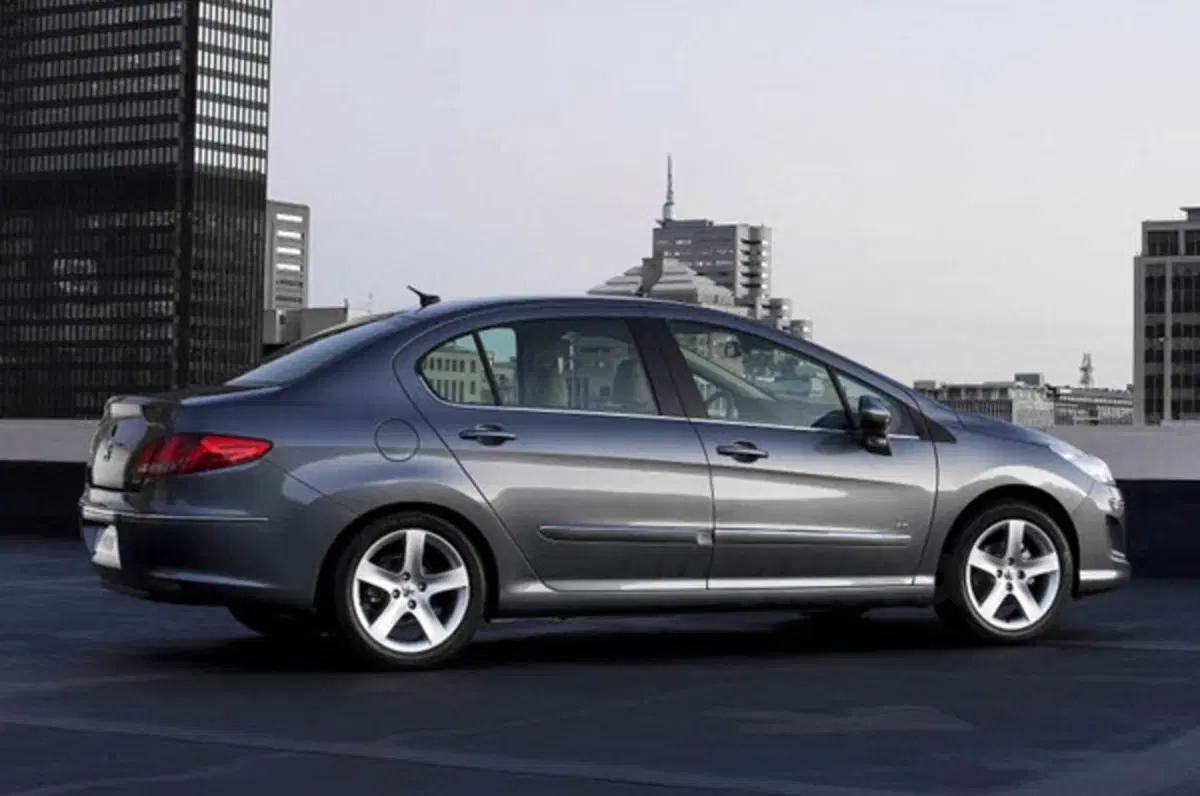Peugeot 408: solo per i cinesi (7)