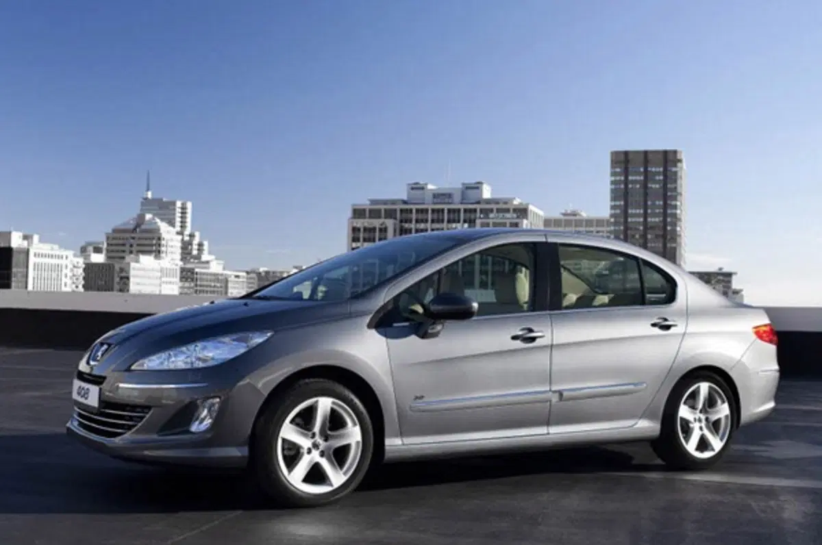 Peugeot 408: solo per i cinesi (10)
