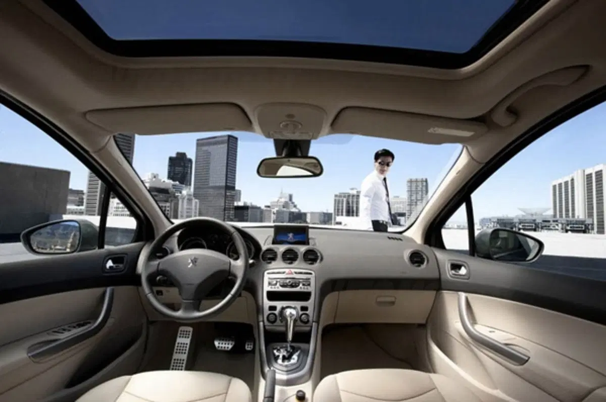 Peugeot 408: solo per i cinesi (12)