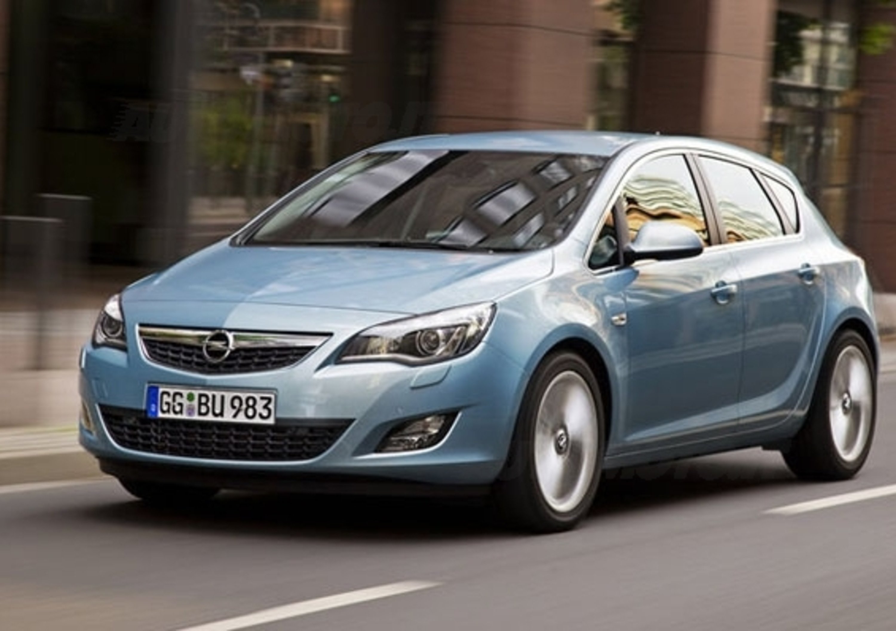 Opel Astra: ottimo inizio in Italia
